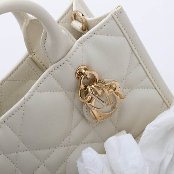 Mini Dior Book Tote Latte Macrocannage Calfskin (21.5 x 13 x 7.5 cm) - Picture 2 of 13